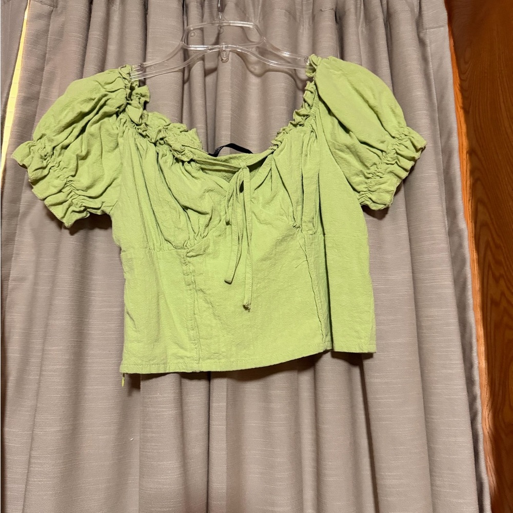 SHEIN Light Green Puff Sleeve Crop Top